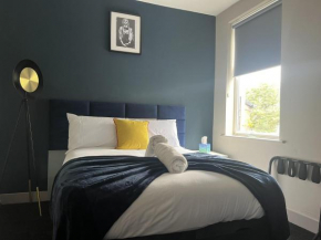 Sleeps up to 8 A 4-Bed House all with en-suites